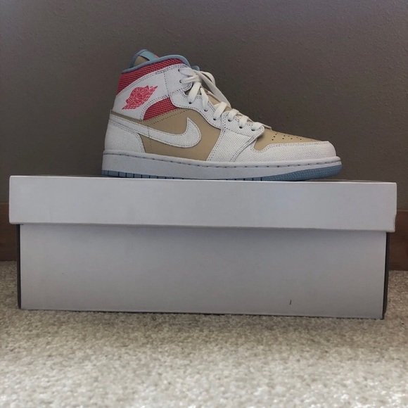 Womens Air Jordan 1 Mid SE Sesame - Picture 4 of 6